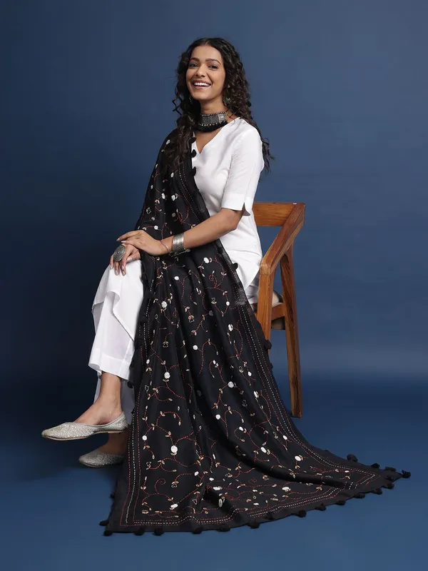 Black_colour_Chanderi_Dupatta_for_Women