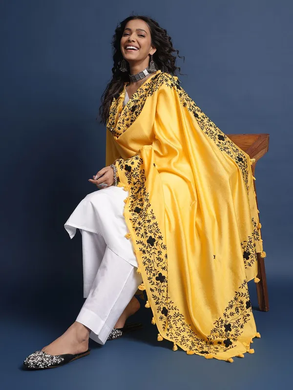 Yellow_colour_Chanderi_Dupatta_for_Women