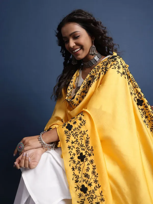 Yellow_colour_Chanderi_Dupatta_for_Women