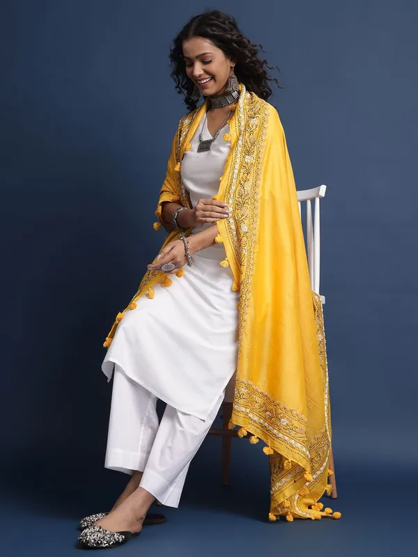 Yellow_colour_Chanderi_Dupatta_for_Women