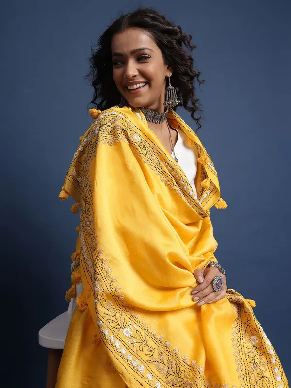 Yellow_colour_Chanderi_Dupatta_for_Women