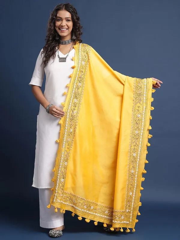 Yellow_colour_Chanderi_Dupatta_for_Women