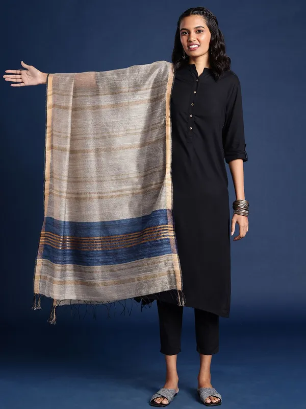 Grey_colour_Silk_Blend_Dupatta_for_Women