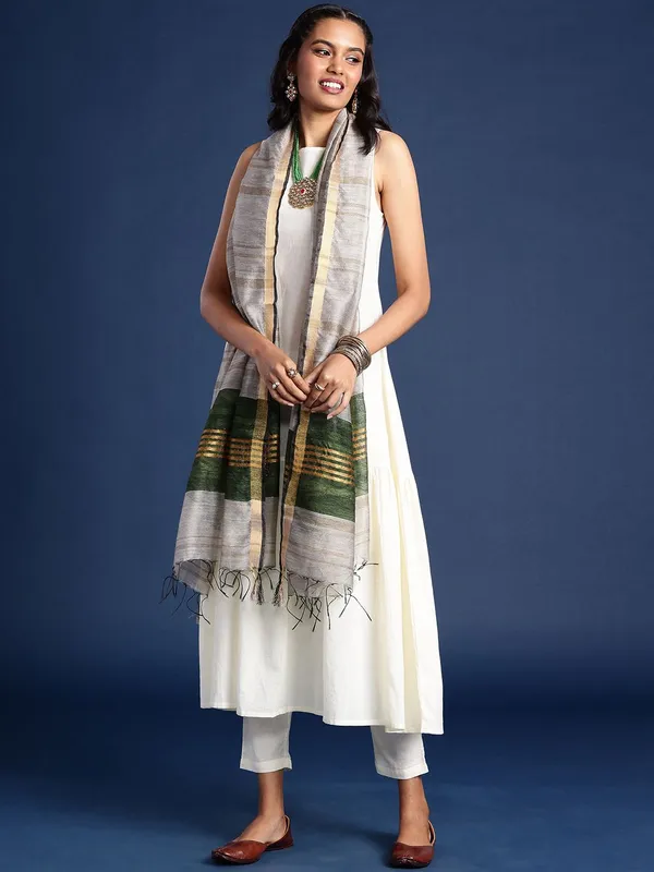 Grey_colour_Silk_Blend_Dupatta_for_Women