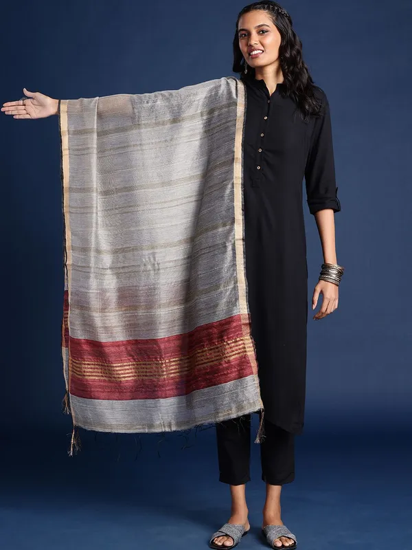Grey_colour_Silk_Blend_Dupatta_for_Women