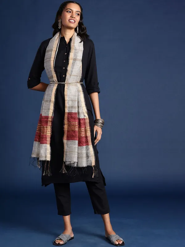 Grey_colour_Silk_Blend_Dupatta_for_Women