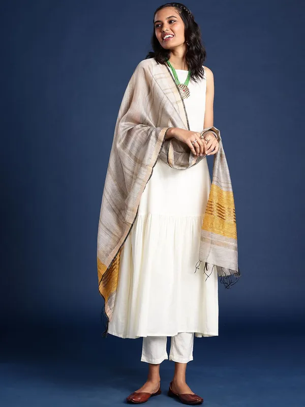 Grey_colour_Silk_Blend_Dupatta_for_Women