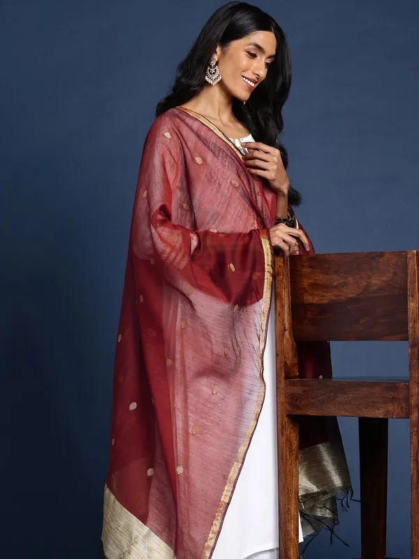 Maroon_colour_Silk_Blend_Dupatta_for_Women