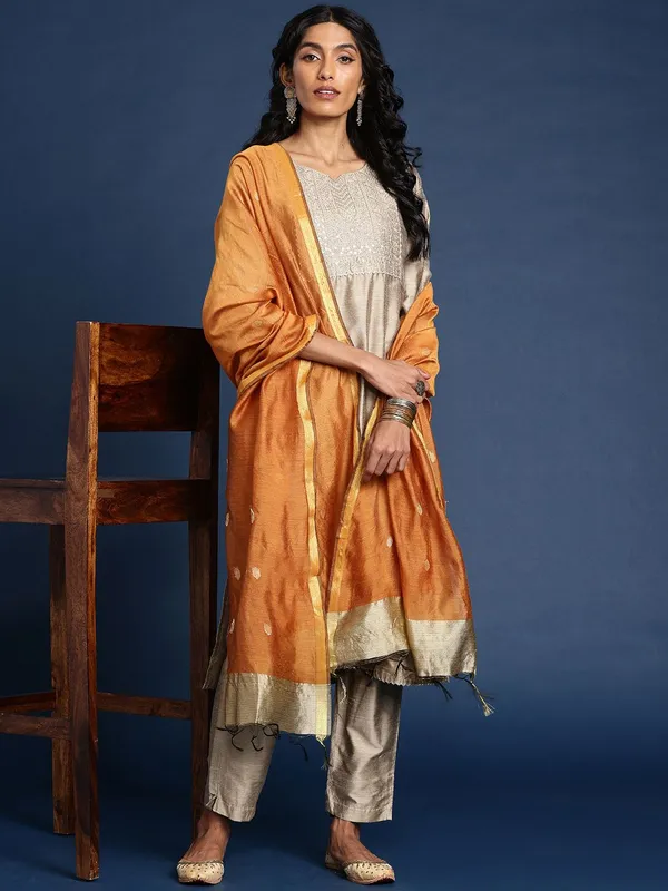 Orange_colour_Silk_Blend_Dupatta_for_Women