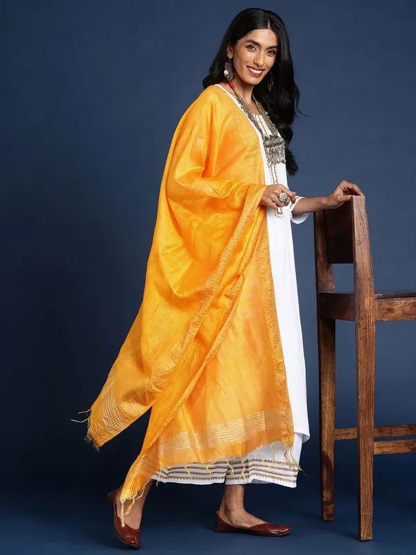 Yellow_colour_Silk_Blend_Dupatta_for_Women