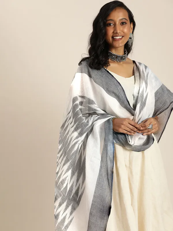 White_colour_Pure_Cotton_Dupatta_for_Women