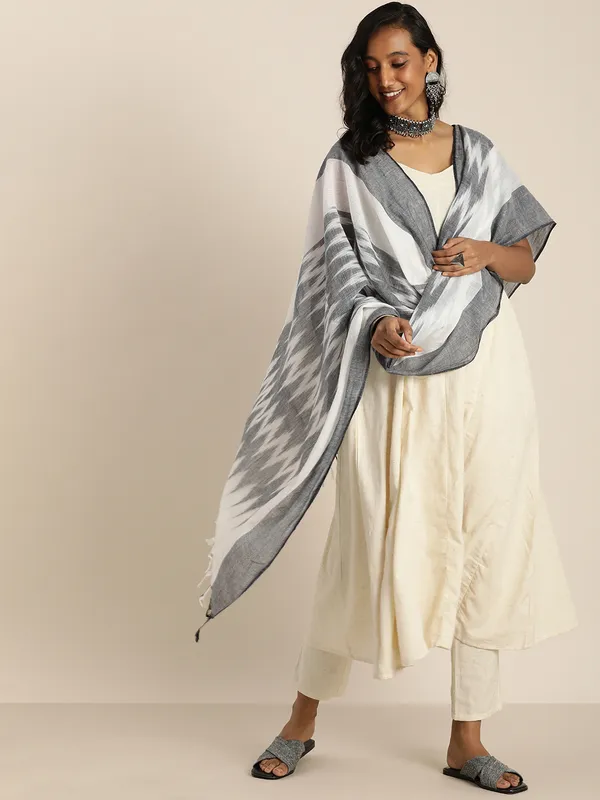 White_colour_Pure_Cotton_Dupatta_for_Women