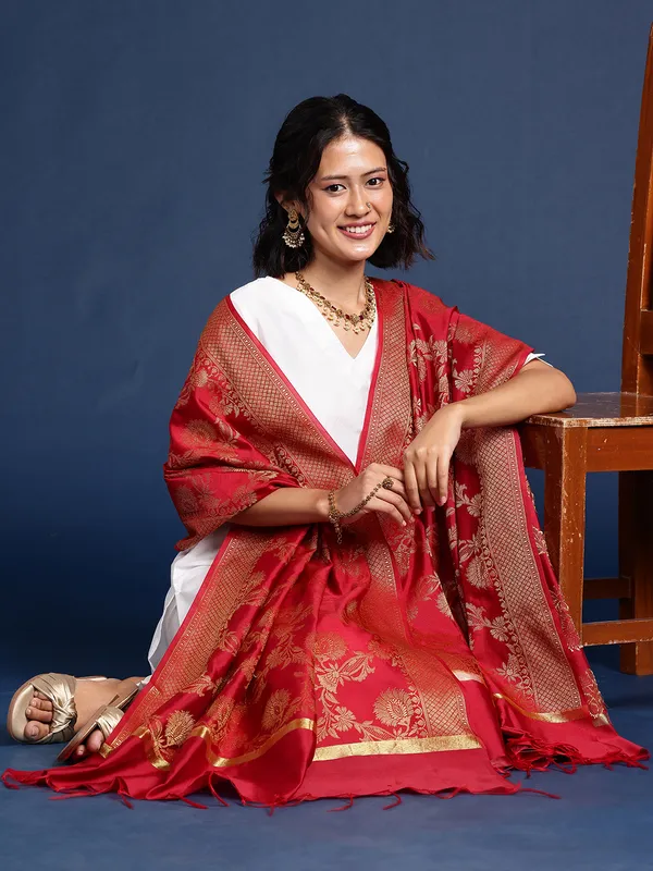 Maroon_colour_Silk_Blend_Dupatta_for_Women