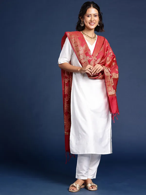 Maroon_colour_Silk_Blend_Dupatta_for_Women