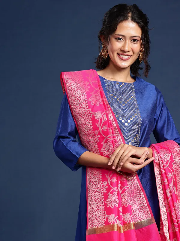 Pink_colour_Silk_Blend_Dupatta_for_Women