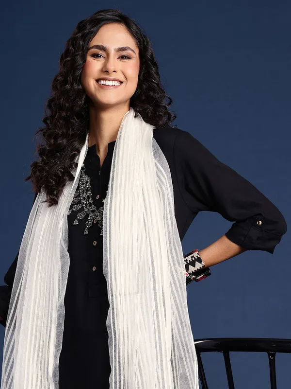 White_colour_Silk_Blend_Dupatta_for_Women