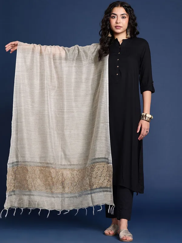 Grey_colour_Silk_Blend_Dupatta_for_Women