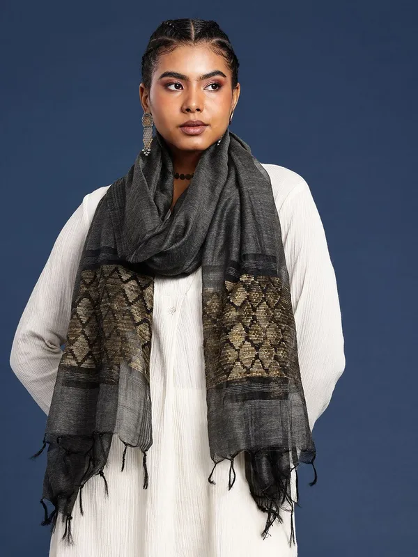 Black_colour_Silk_Blend_Dupatta_for_Women