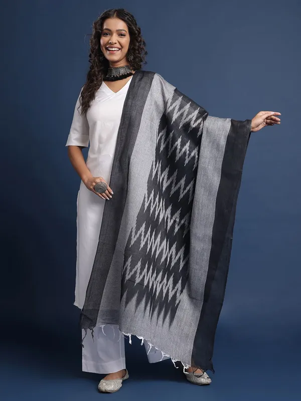 Black_Silk_Blend_Dupatta_For_Women