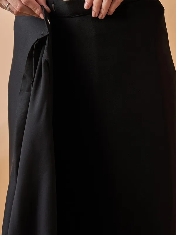 Black_colour_Satin_Saree_for_Women