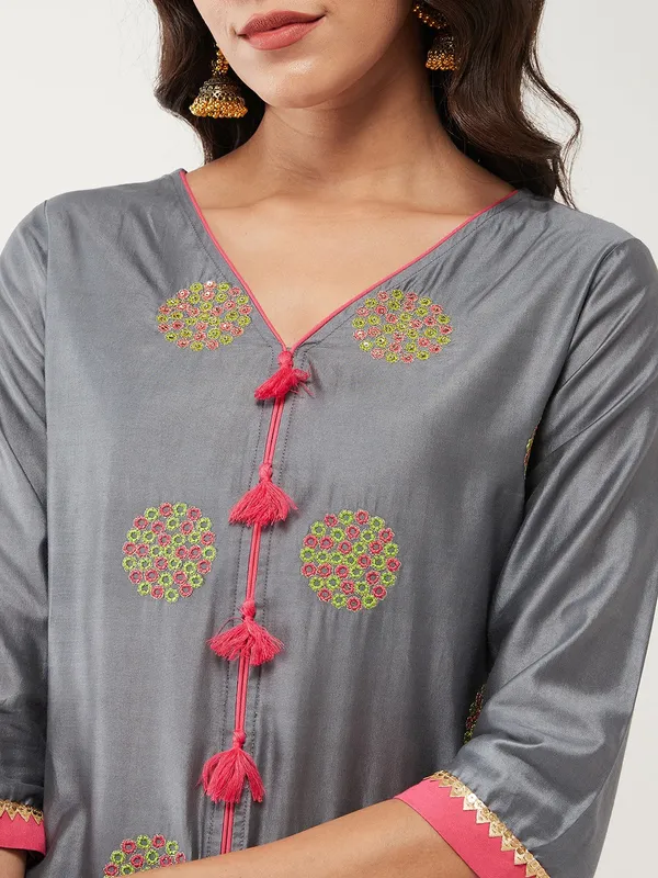 Fusion_Embroidered_Round_Allover_Buti_Kurta