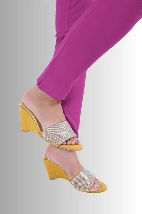 Pink_Cotton_Lycra_Stretch_Casual_Pant_With_Zip_Pocket_For_Women