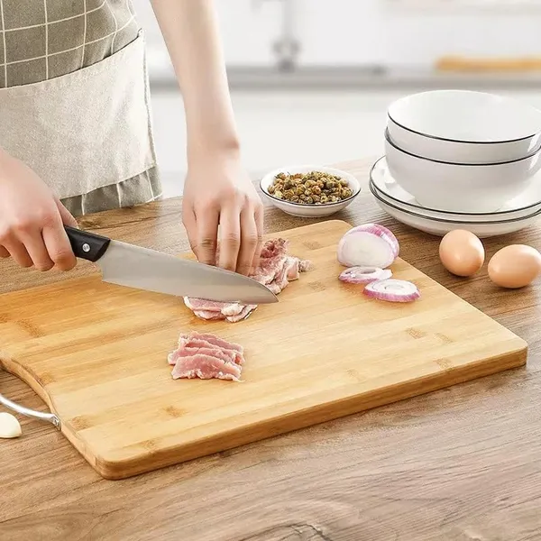 Tan_Bamboo_Vegetable_Chapoing_Board_For_Kitchen