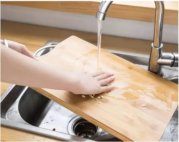 Tan_Bamboo_Vegetable_Chapoing_Board_For_Kitchen