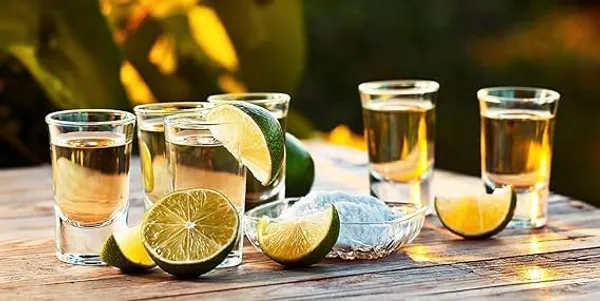 Transparent_Old_Fashioned_Round_Shape_Shot_Glass_Heavy_Base_Shot_Glass_Whisky_Liqueur_Spirits_Mini_Shot_Glasses_For_Vodka_Taquila_-_30Ml_(Set_Of_6)