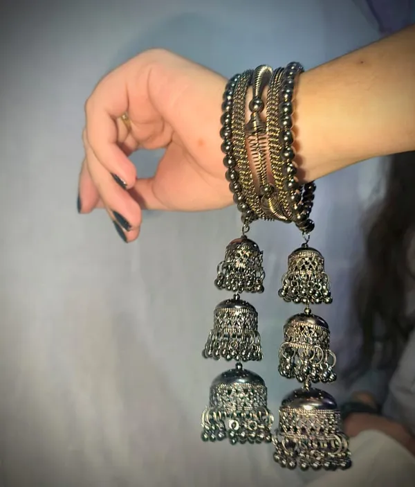 Silver_And_Black_Jhumka_Grace_Handcuff_For_Women_(Pack_Of_2)