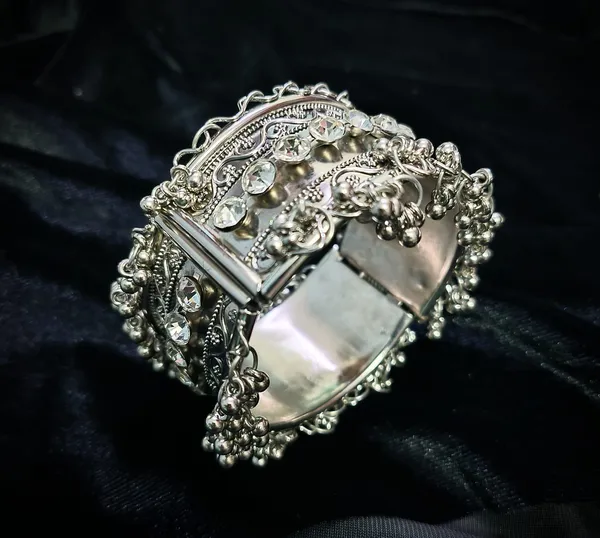 Silver_Royal_Silver_Majesty_Cuff_For_Women_(Pack_Of_2)