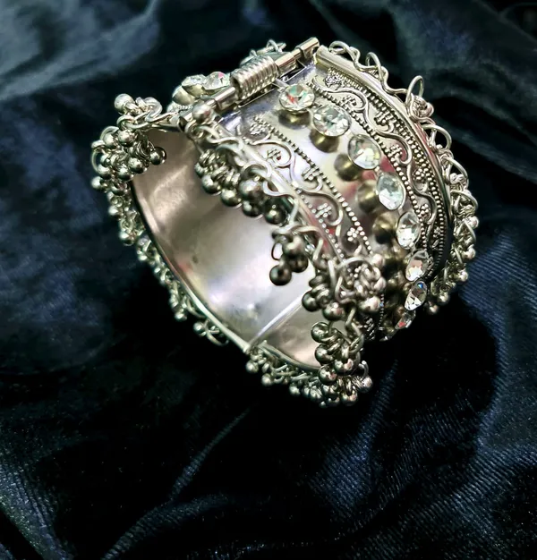 Silver_Royal_Silver_Majesty_Cuff_For_Women_(Pack_Of_2)