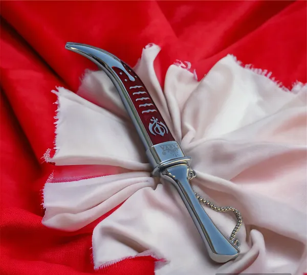 Red_&_Silver_Stylish_Shining_Look_Made_of_Fibre_Plastic_Body_with_Non_Sharp_Iron_Blade_(8_Inch)