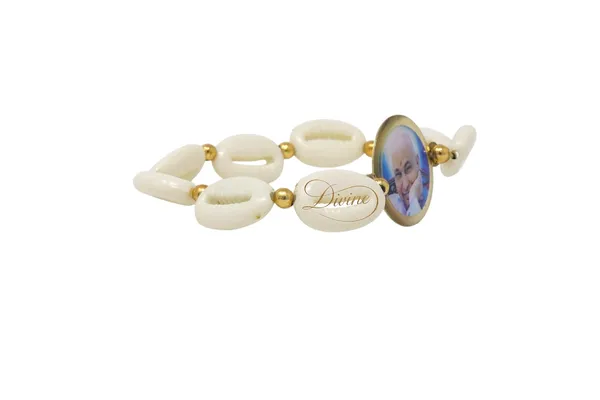 DIVINE_GURU_JI_Jai_Guru_Ji_Bracelet_with_Natural_Cowrie_Shells_&_Golden_Beads_|_Spiritual_Divine_Wristband_with_Guru_Ji_Photo_|_Unisex_Devotional_Gift_for_Faith_&_Meditation