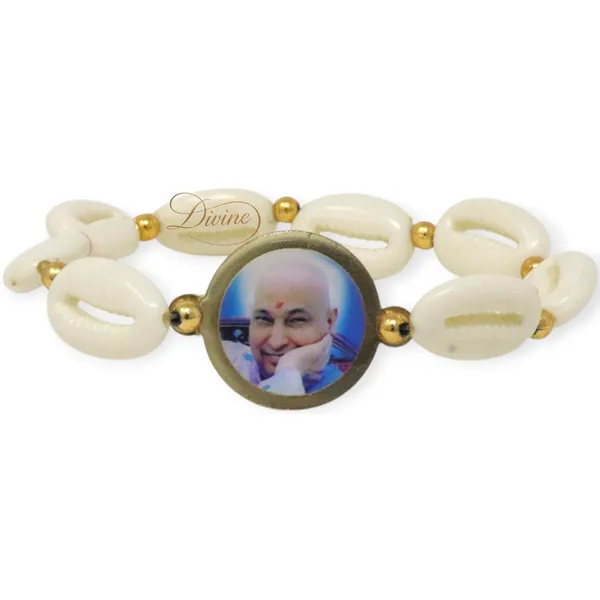 DIVINE_GURU_JI_Jai_Guru_Ji_Bracelet_with_Natural_Cowrie_Shells_&_Golden_Beads_|_Spiritual_Divine_Wristband_with_Guru_Ji_Photo_|_Unisex_Devotional_Gift_for_Faith_&_Meditation