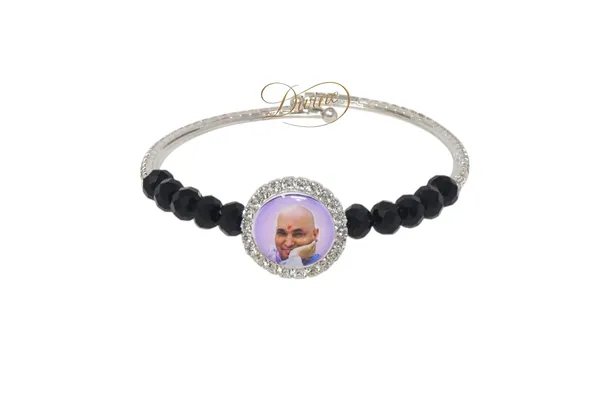 Jai_Guru_Ji_Kada_Bracelet_with_Divine_Photo_&_Elegant_Metal_Design_|_Spiritual_Protection_Wristband_for_Men_&_Women_|_Devotional_Gift_for_Faith_&_Meditation