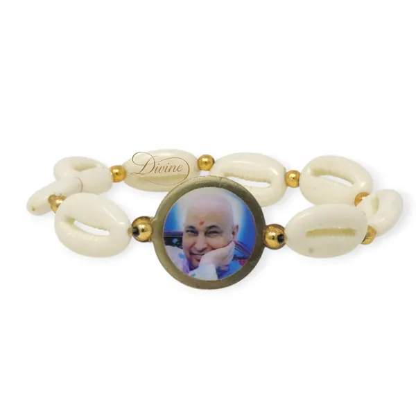 DIVINE_GURU_JI_Jai_Guru_Ji_Bracelet_with_Natural_Cowrie_Shells_&_Golden_Beads_|_Spiritual_Divine_Wristband_with_Guru_Ji_Photo_|_Unisex_Devotional_Gift_for_Faith_&_Meditation