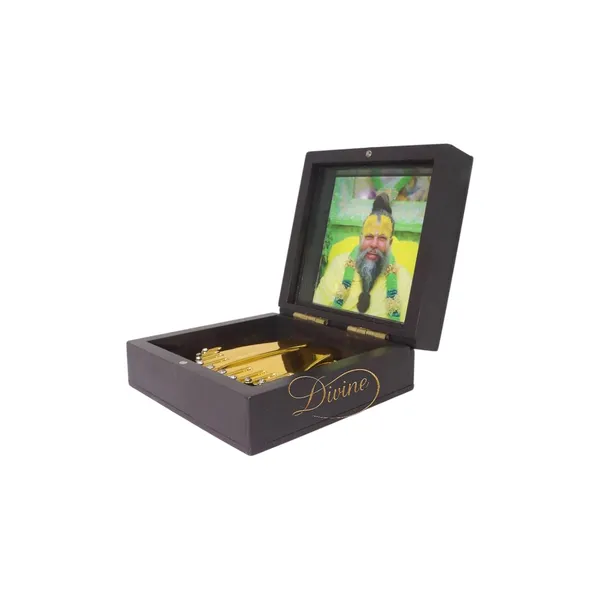DIVINE_GURU_JI_Premanand_Ji_Maharaj_Charan_Box_|_Spiritual_Charan_Paduka_Box_for_Puja_Room,_Home_Temple_&_Meditation_|_Devotional_Gift_for_Bhakti_&_Prayer