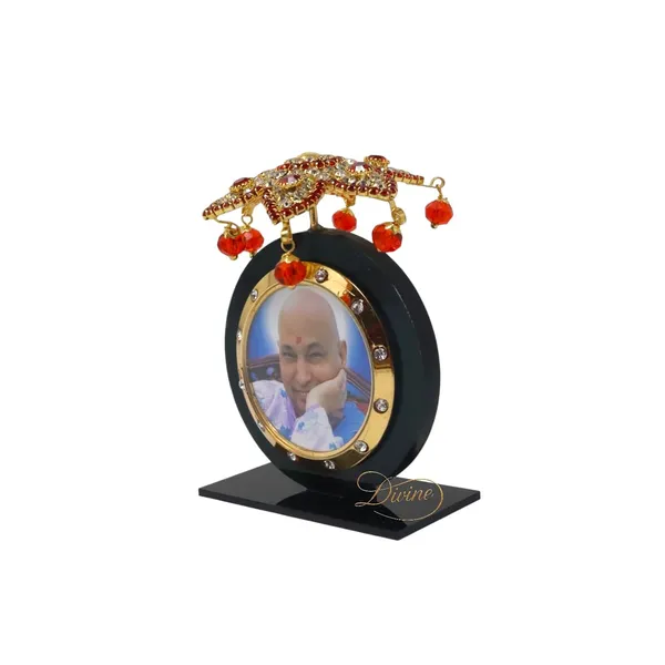 Divine_GURU_JI_Jai_guruji_Decorative_Idol_with_Umbrella_Design_|_Spiritual_Showpiece_for_Home_Temple,_Car_Dashboard_&_Office_|_Devotional_Gift_Item