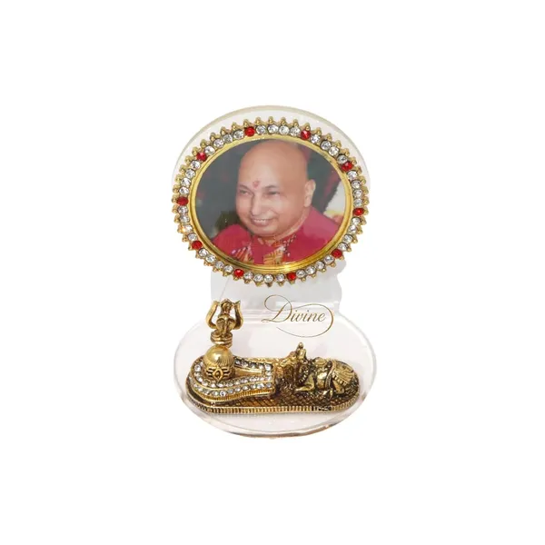 Divine_GURU_JI_Guru_Ji_Swaroop_Car_Dashboard_Idol_|_Gold-Plated_Guru_Ji_Photo_Frame_with_Crystal_Accents_&_White_Base_Stand_|_Spiritual_Showpiece_for_Car,_Home_&_Office