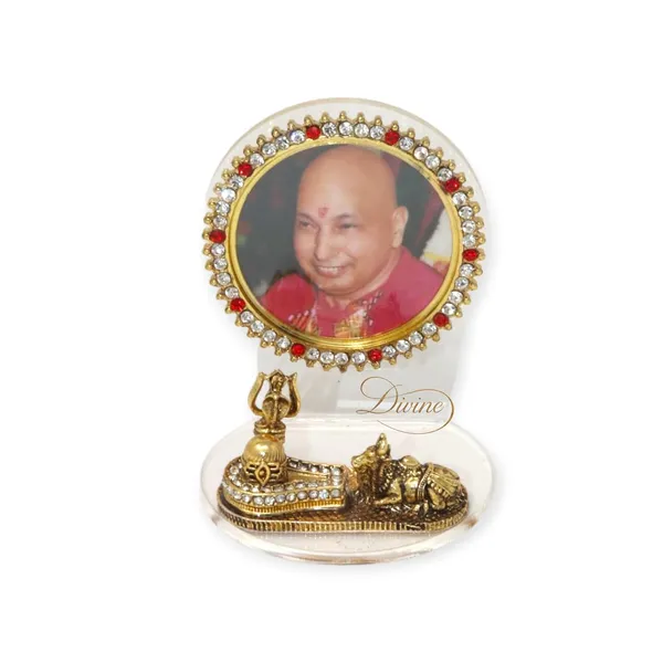 Divine_GURU_JI_Guru_Ji_Swaroop_Car_Dashboard_Idol_|_Gold-Plated_Guru_Ji_Photo_Frame_with_Crystal_Accents_&_White_Base_Stand_|_Spiritual_Showpiece_for_Car,_Home_&_Office