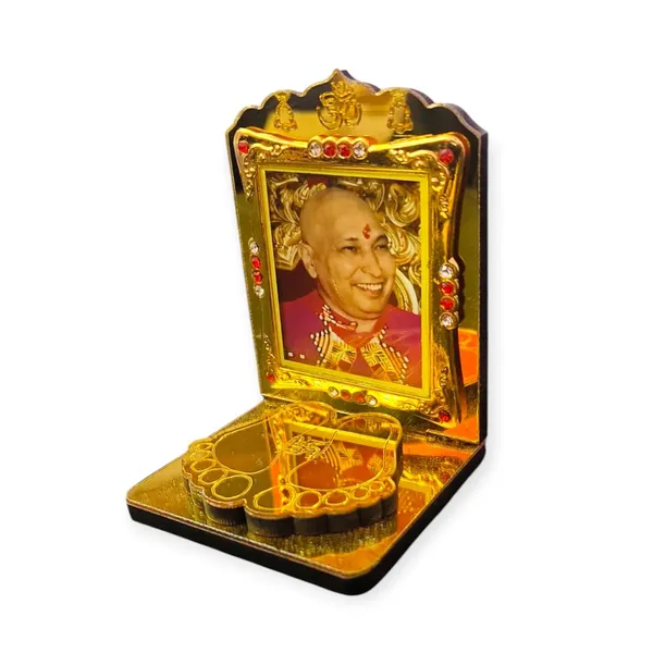 Divine_GURU_JI_Guru_Ji_Swaroop_with_Charan_Paduka_for_Car_Dashboard_|_Golden_Finish_Devotional_Frame_for_Home,_Office_&_Gifting