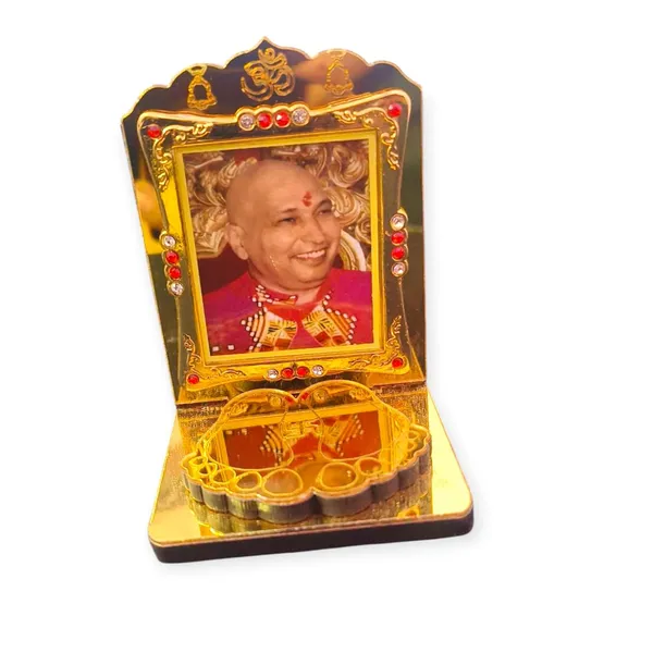 Divine_GURU_JI_Guru_Ji_Swaroop_with_Charan_Paduka_for_Car_Dashboard_|_Golden_Finish_Devotional_Frame_for_Home,_Office_&_Gifting