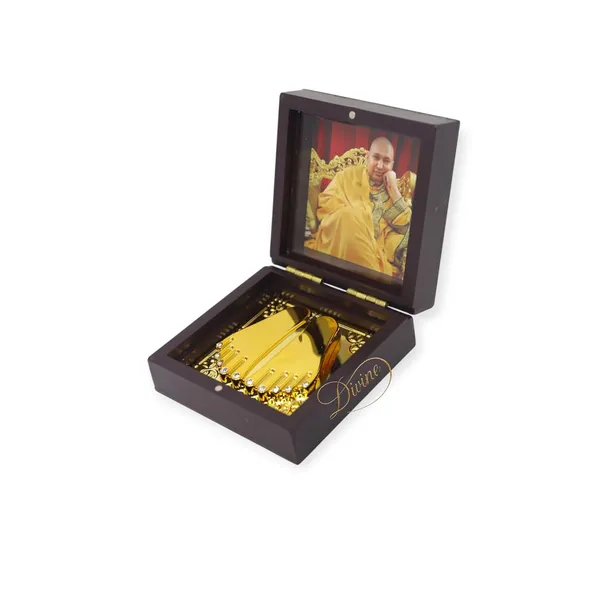 DIVINE_GURU_JI_guruji_Swaroop_Wooden_Box_with_Charan_Paduka_|_Folding_Pooja_Box_for_Home,_Mandir,_Car_Dashboard_&_Spiritual_Gifting_(Small)