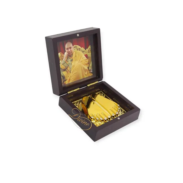 DIVINE_GURU_JI_guruji_Swaroop_Wooden_Box_with_Charan_Paduka_|_Folding_Pooja_Box_for_Home,_Mandir,_Car_Dashboard_&_Spiritual_Gifting_(Small)