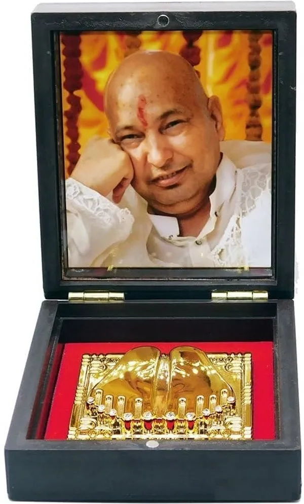Guruji_Swaroop_Brass_Stonework_Idol_with_Om_and_Ek_Omkaar_for_car_Dashboard