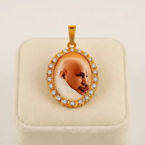 5_Pcs_Mix_Design_Swaroop/Photo_Metal_Golden_Color_Oval_Shape_Jai_Guru_Ji_Locket