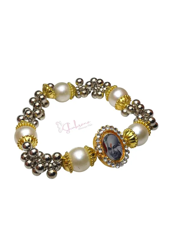 Shukrana_Blessings_Guruji_Bracelets_|_Guru_Ji_Bracelet_|_Guruji_Swaroop_Bracelets_with_Photo_Charm,_Silver_and_White_Glass_Beads,_Gold_Accents_(Grey,_One_piece)