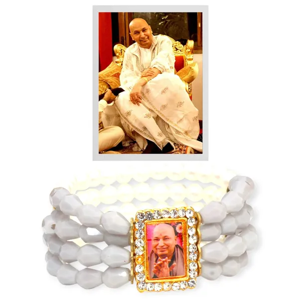 Shukrana_Blessings_Guruji_Swaroop_Bracelet_|_Guru_Ji_Bracelets_|_Handmade_Stylish_Golden_color_Guruji_Gemstone_Bracelet_for_Men/Women/Ladies_(White-Green,_One_Piece)