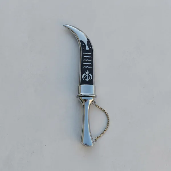 Silver_&_Black_Stylish_Shining_Look_Made_of_Fibre_Plastic_Body_with_Non_Sharp_Iron_Blade_(8_Inch)